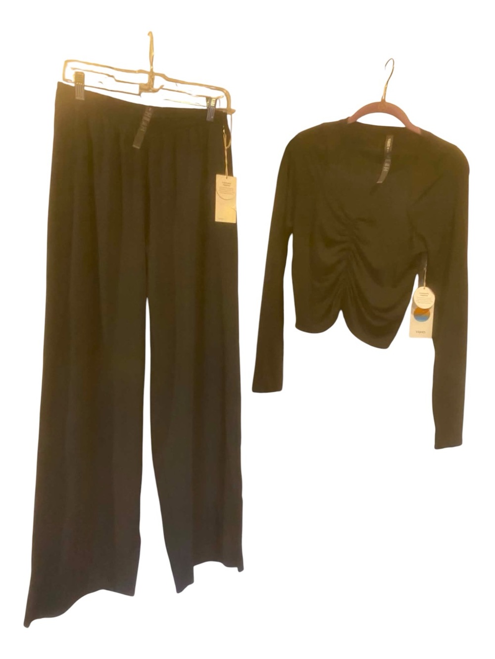 NWT Vuori Set Black Wideleg/long sleeve gathered top BLACK Size Medium